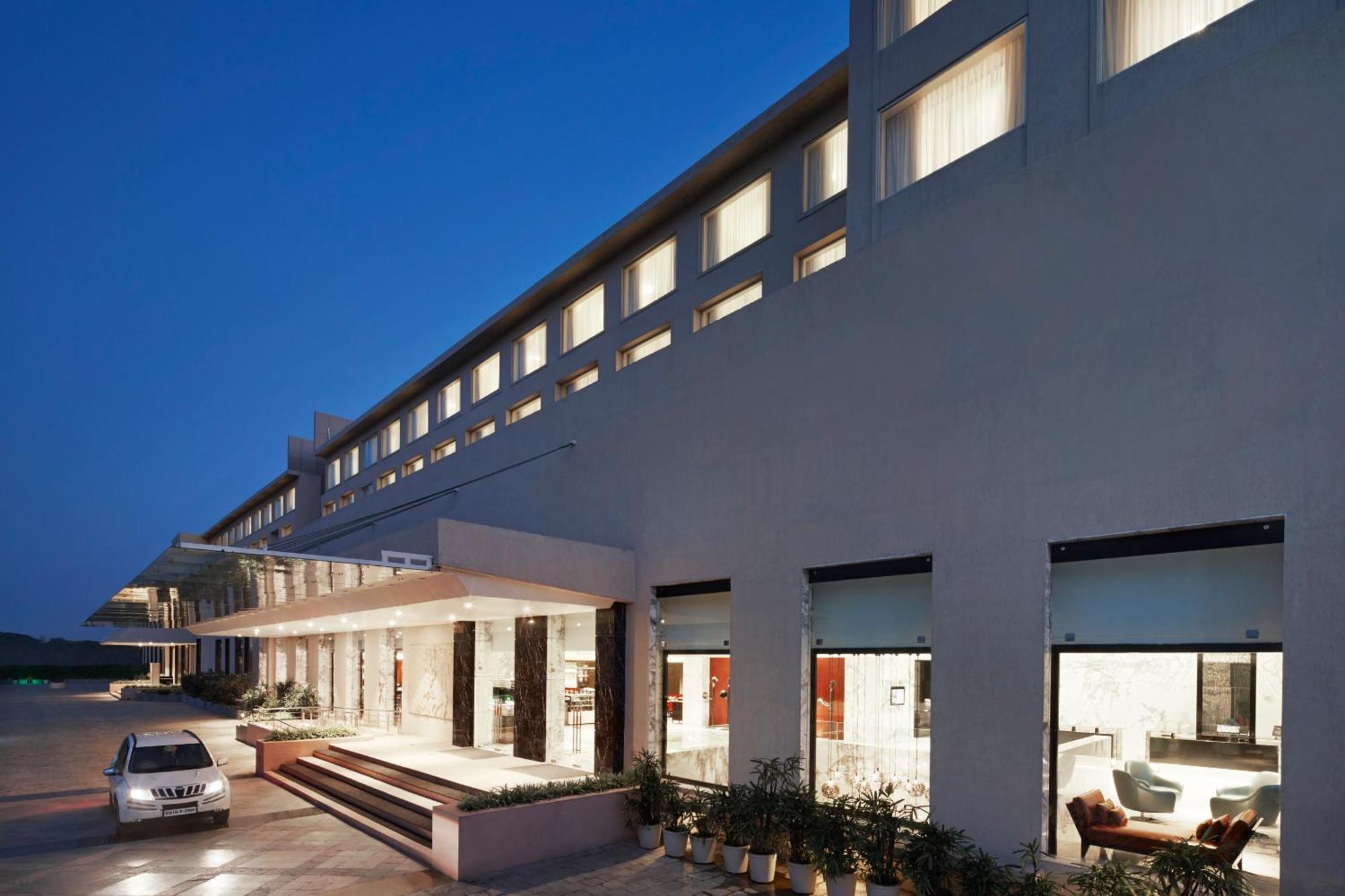 Courtyard By Marriott Bilaspur Exteriör bild