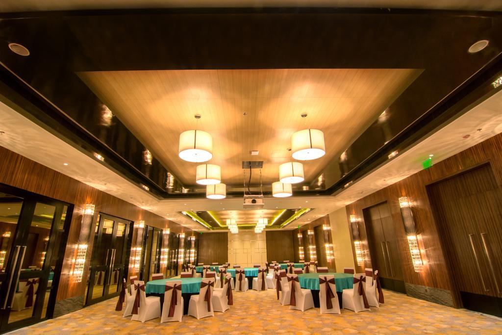 Courtyard By Marriott Bilaspur Exteriör bild