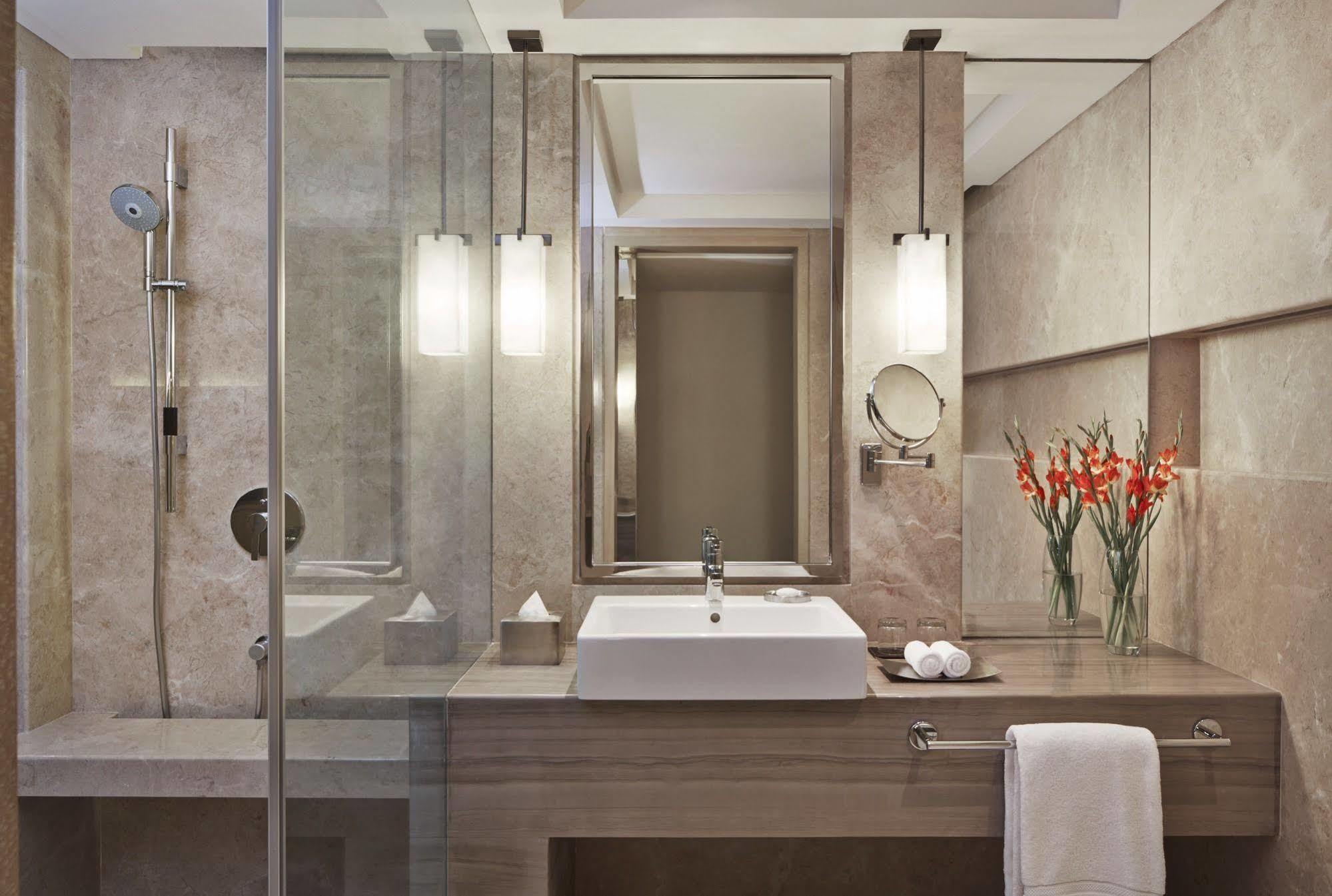 Courtyard By Marriott Bilaspur Exteriör bild